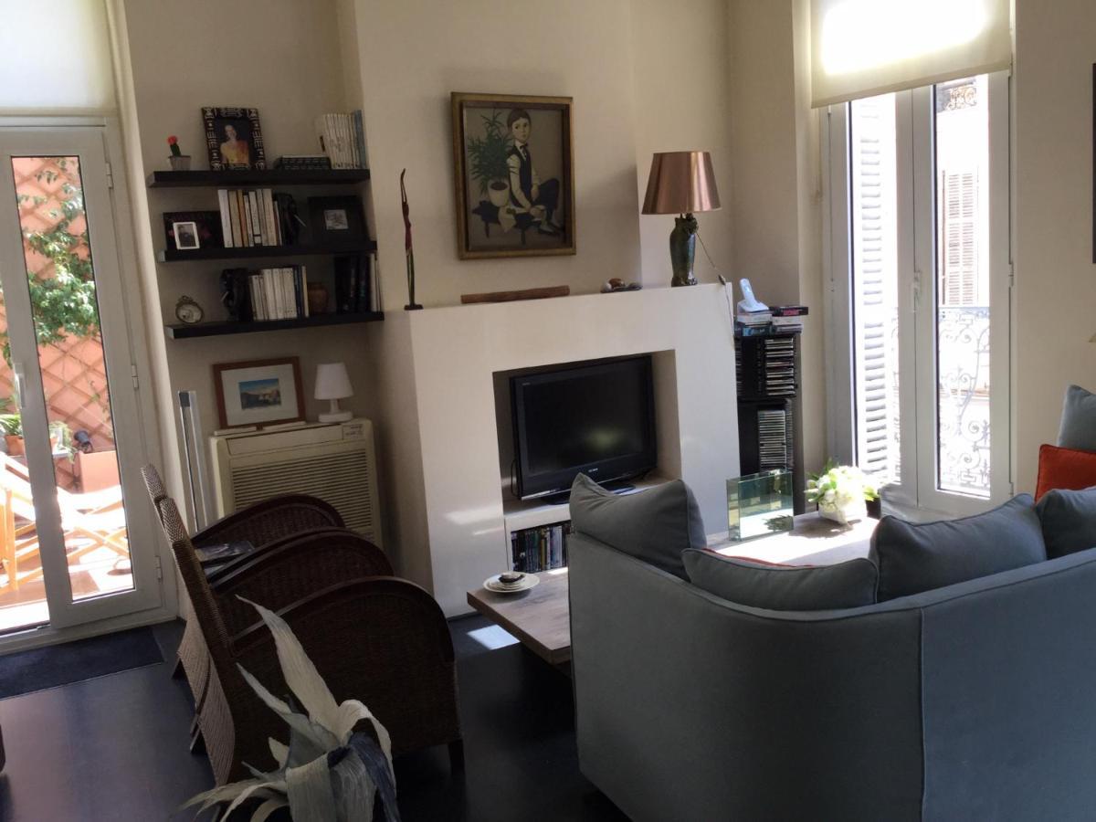 Chambre 1 Personne Avec Terrasse Centre Ville Marseille 3 Nuits Min , Femme Uniquement Exterior foto