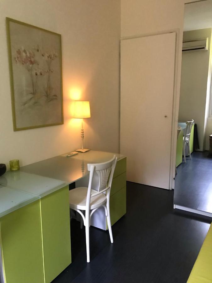 Chambre 1 Personne Avec Terrasse Centre Ville Marseille 3 Nuits Min , Femme Uniquement Exterior foto